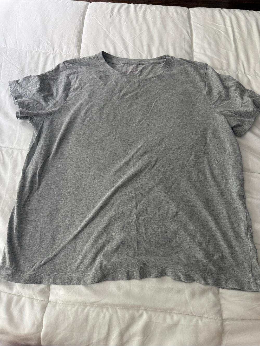 Vineyard vines woman’s medium Grey Crewneck T-Shirt